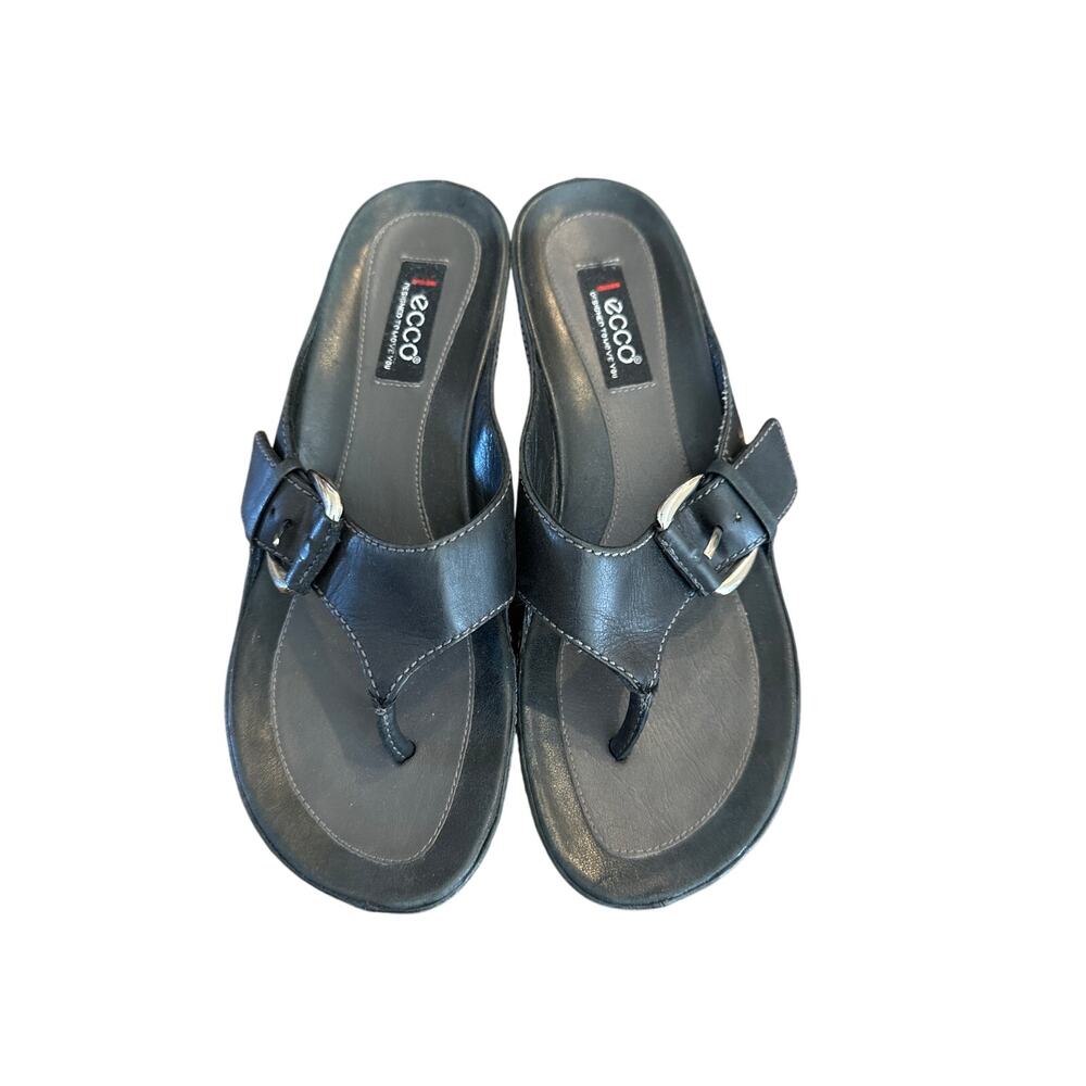 Women’s ECCO Black Leather Thong Sandals. Size 37 ( 6.5 )